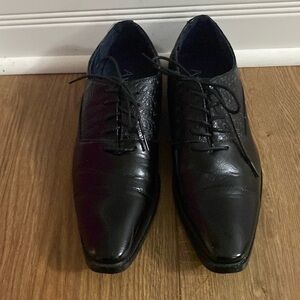 ultra flex Avellino men black size 9.5 Oxfords Leather in excellent condition